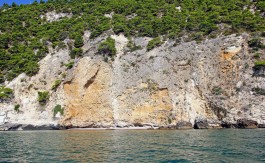 La spiaggia di Baia Rossa