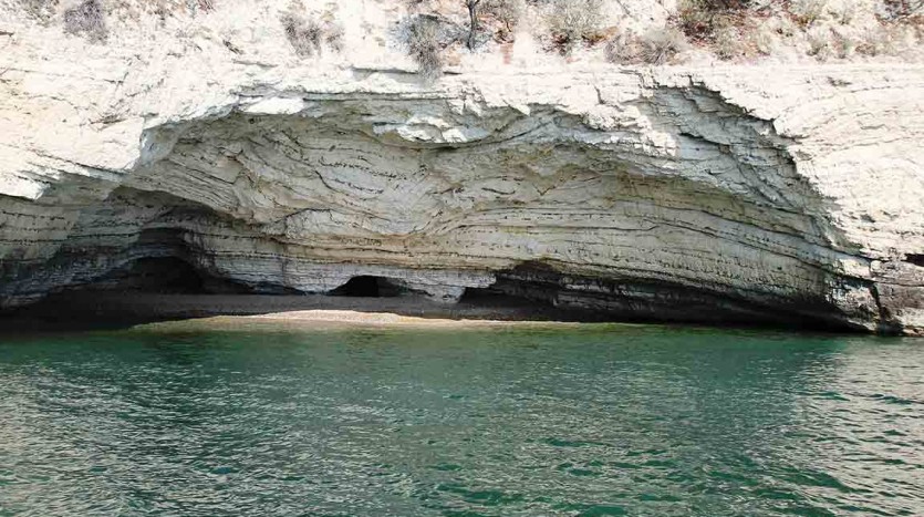 La miuscola spiaggia di Valle delle Sirene