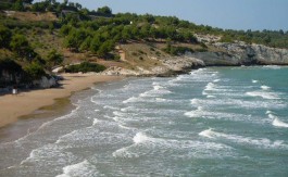 La spiaggia dietro il trabucco di San Lorenzo