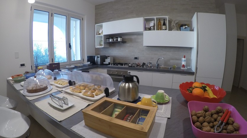 A disposizione degli ospiti una moderna cucina dotata di tutti i confort.